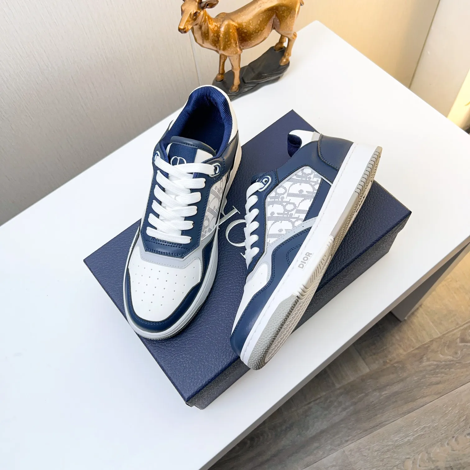 Men's Men's Shoes 💰400 [New] 🦩🦩Dior - Low-top sneakers 2025 spring men's collection new arrivals [Celebrate][Celebrate][Celebrate], reinterpret the basketball shoe design and become a classic Dior item [Strong][Strong][Strong], crafted in black and cream white smooth cowhide with beige suede, leather display on the side The CD logo, tongue, sole and back side are decorated with various distinctive details to enhance the style[666][666], while eyelet details, topstitching and rubber panels highlight the dynamic charm of its athletic style[strong][strong][strong]. It has a two-color rubber sole, which can be matched with various clothing to create a refined look. Size: 38 to 44 (45 can be customized
